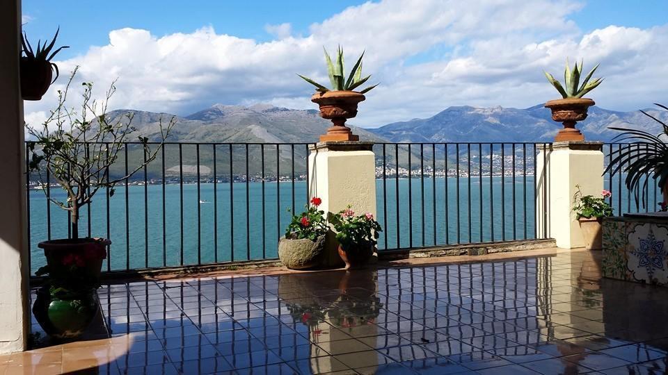 Bed and Breakfast Il Vecchio E Il Mare Гаета Екстер'єр фото