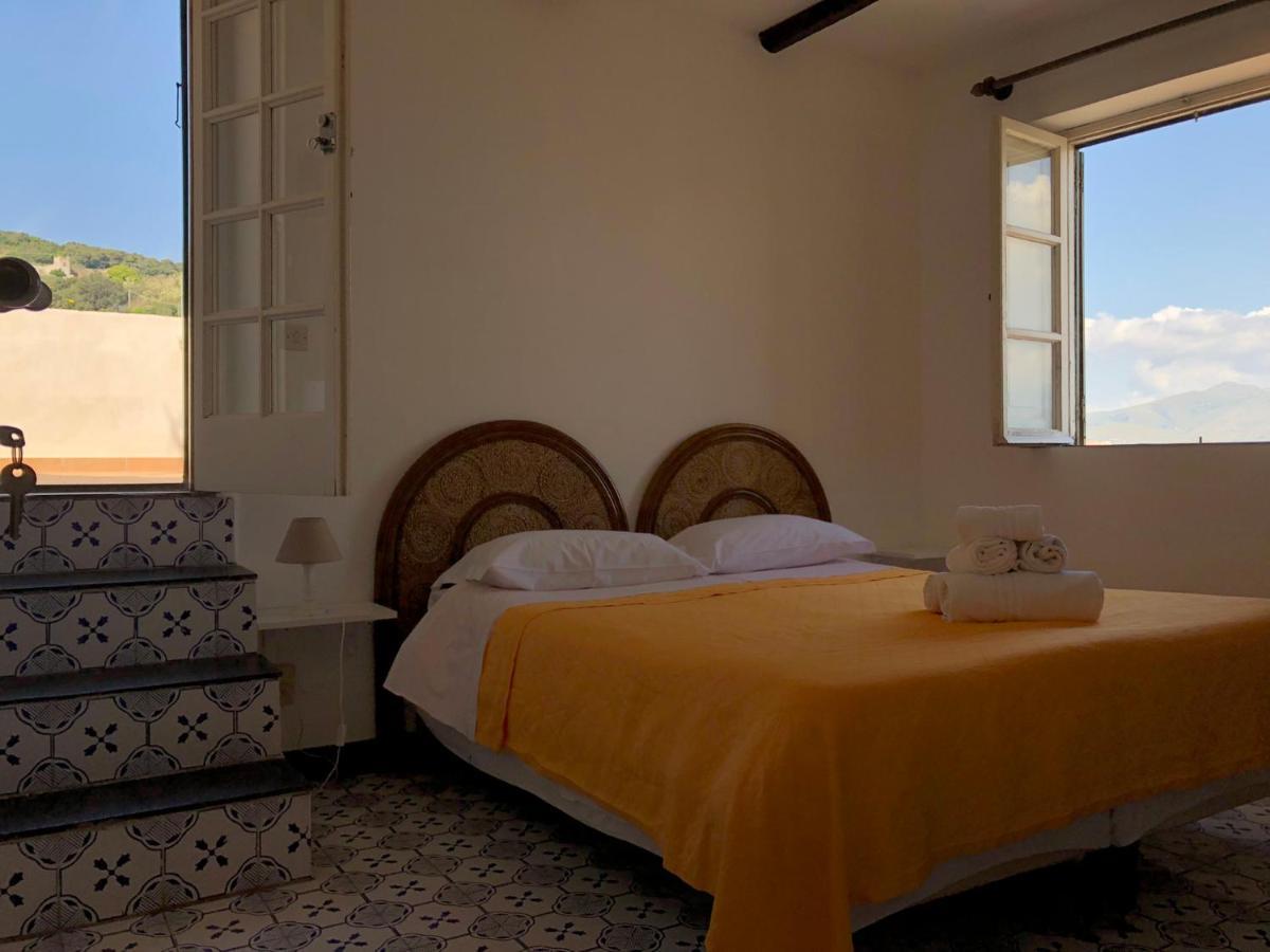 Bed and Breakfast Il Vecchio E Il Mare Гаета Екстер'єр фото