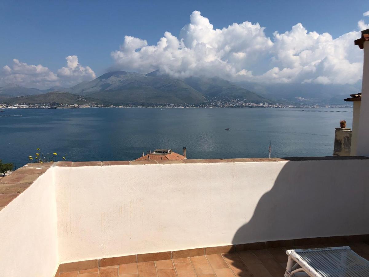 Bed and Breakfast Il Vecchio E Il Mare Гаета Екстер'єр фото