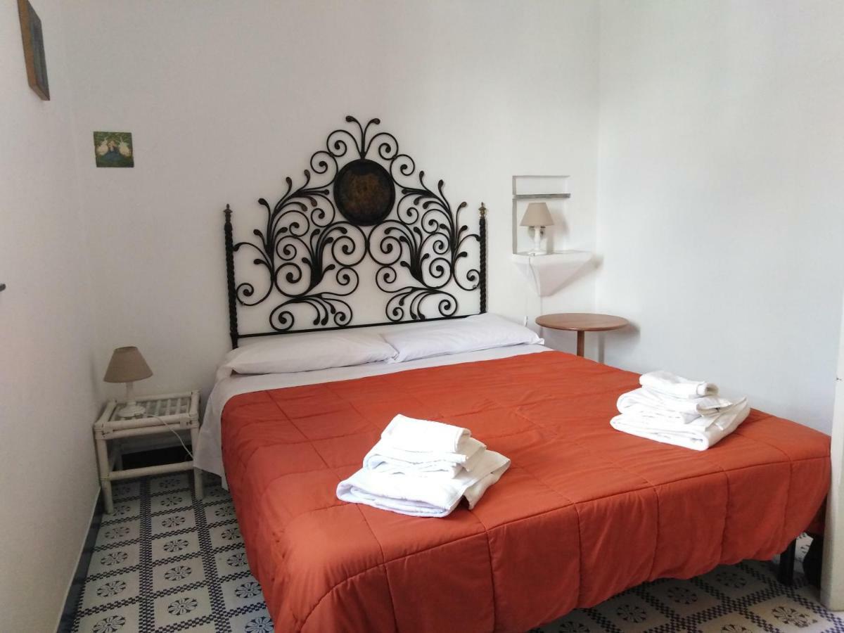 Bed and Breakfast Il Vecchio E Il Mare Гаета Екстер'єр фото